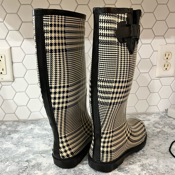 Size 7 Forever Young rubber rain boots houndstooth. Adjustable calf buckle. - Picture 2 of 7